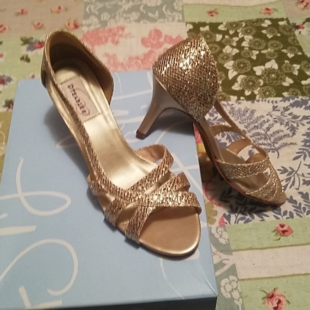 Gold heels - Picture 2 of 3